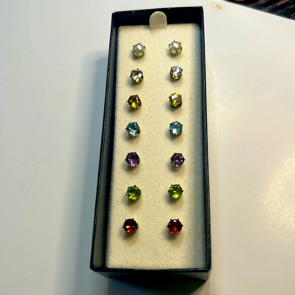 Earring studs